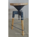 Tabouret pivotant industriel avec jambes en bois